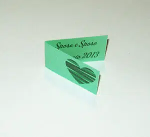 Bigliettini bomboniere colorati con foto interna verde